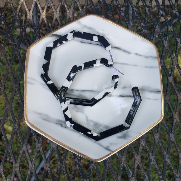 2/$12 NEW! Boutique lightweight black/white hoops - Picture 2 of 3